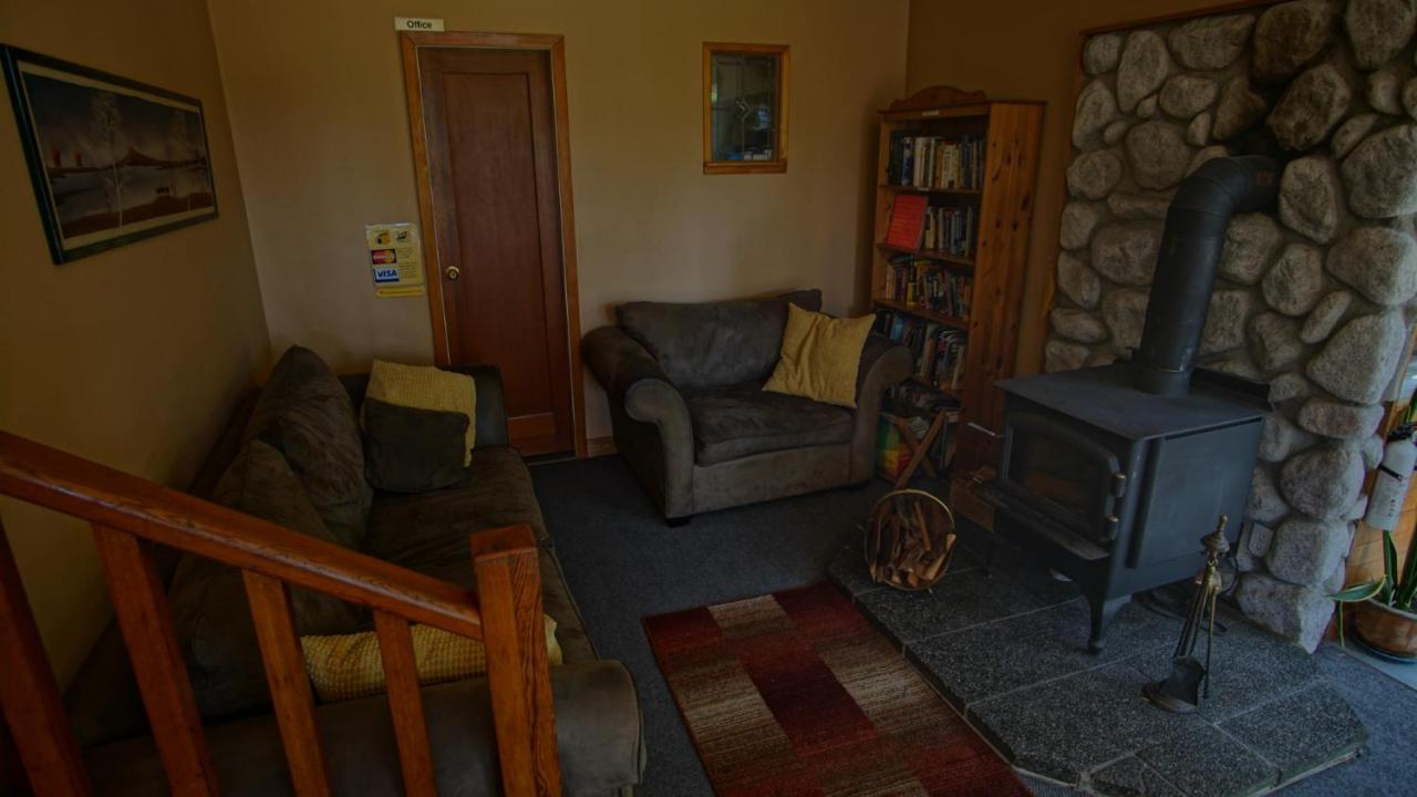 Up The Creek Backpacker'S Lodge Roberts Creek Εξωτερικό φωτογραφία